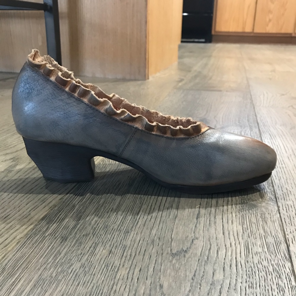 Socofy blue ruffle heel pumps